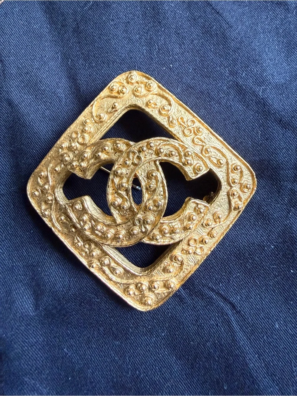 CHANEL brooch interlocking